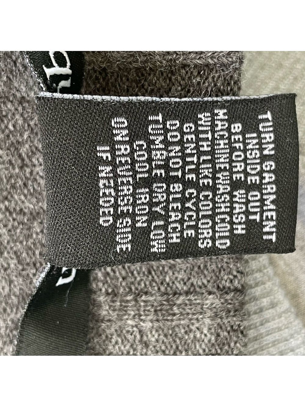 Bloomingdale’s Quotation Long Sleeve Button Front Sweater Size Medium - Picture 7 of 8